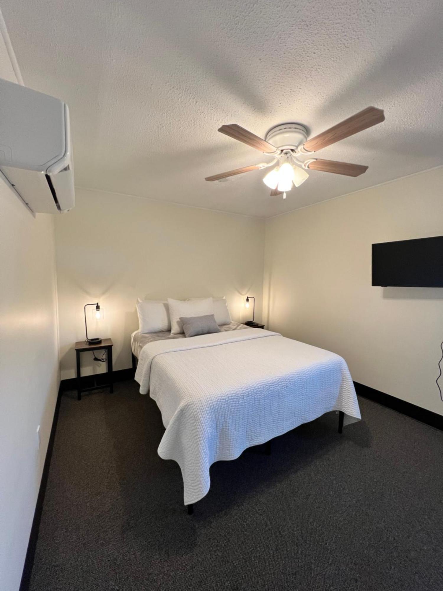 River City Inn Parsons Extérieur photo