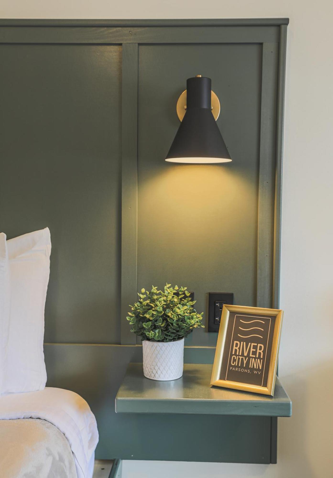River City Inn Parsons Extérieur photo