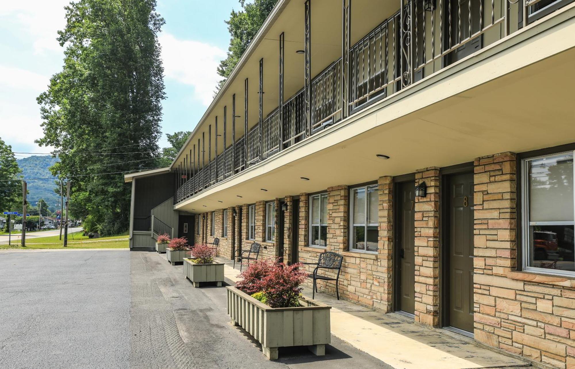 River City Inn Parsons Extérieur photo